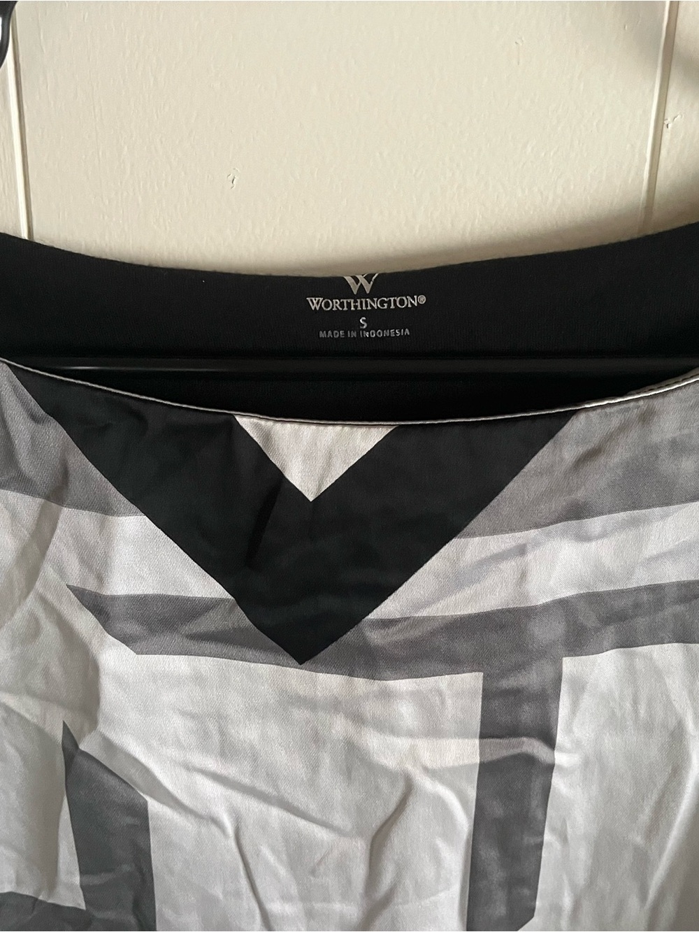 Worthington Black and White Geometric Short-Sleeve Top w/ Dolman Sleeves - Picture 3 of 8